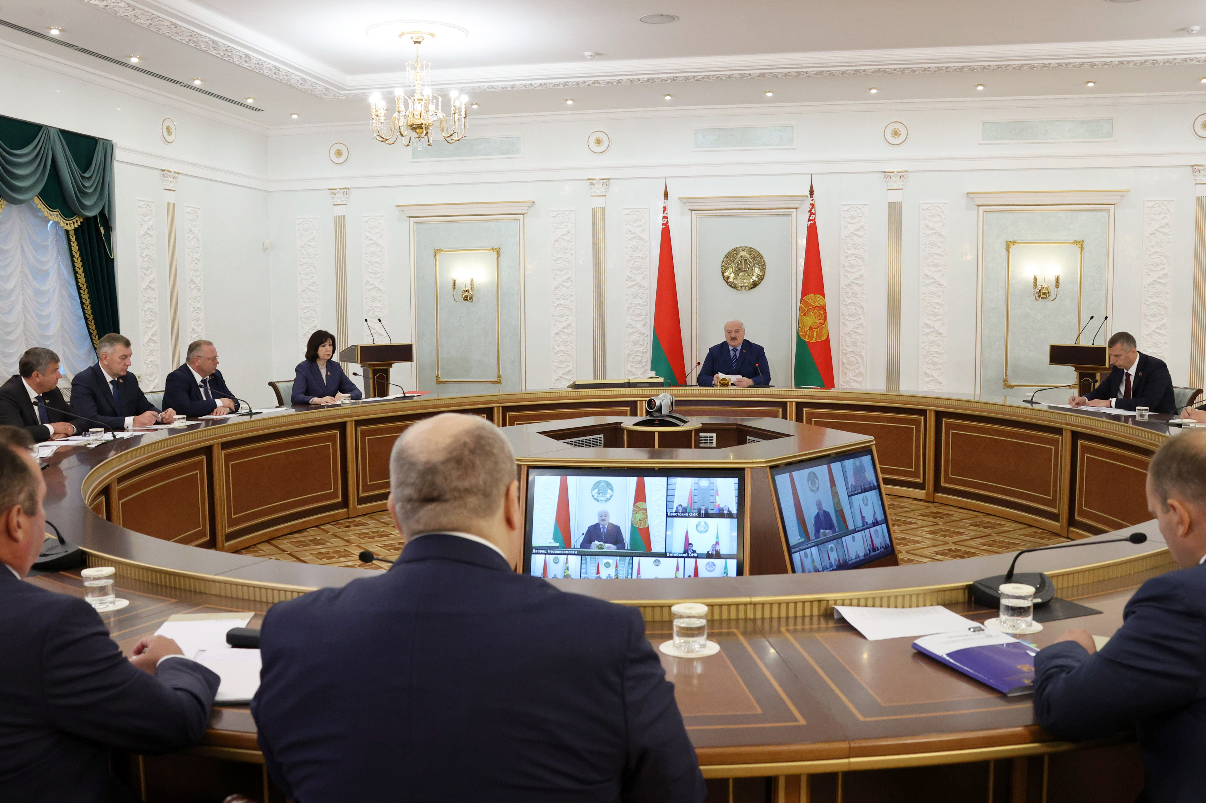 Лукашенко призвал обсудить урон от стихии и ход уборочной по-деловому и конкретно