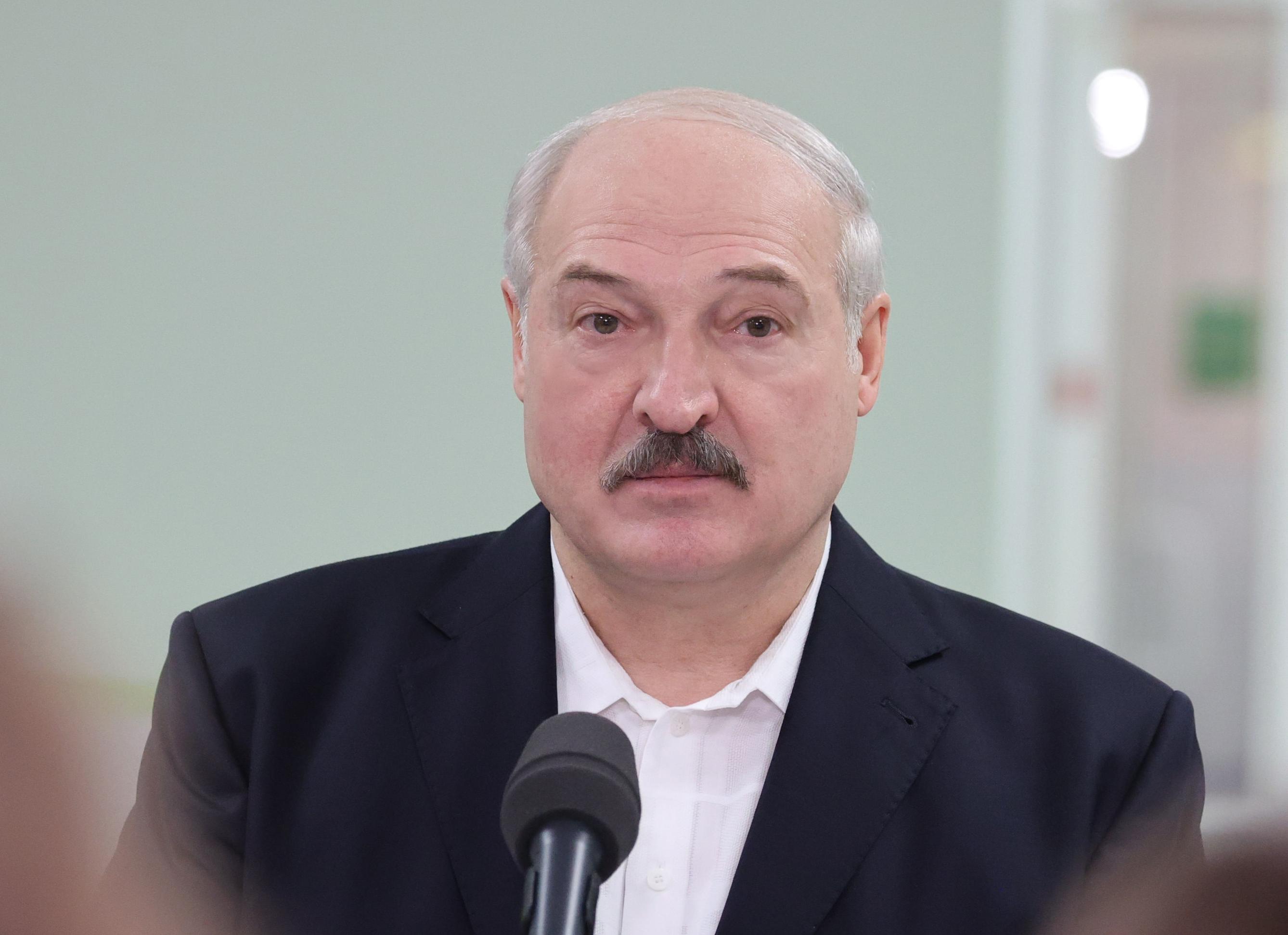 Александр Лукашенко: Нас загнали уже намертво в одну команду