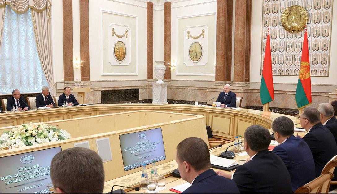 Александр Лукашенко: оригинальничать не надо, главный принцип - спокойное совершенствование того, что наработало человечество 