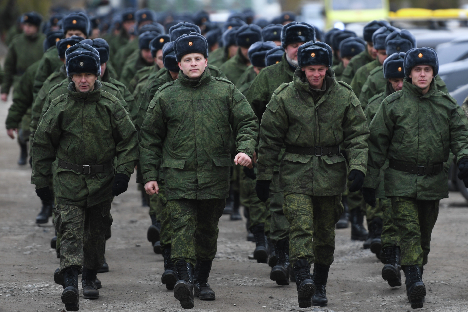 Военных призывают. Форма российского солдата. Обмундирование Российской армии. Российский солдат. Военнослужащие России.