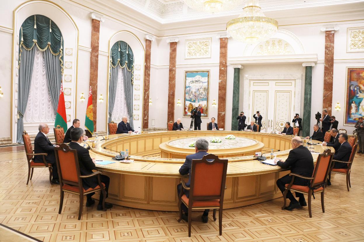 Лукашенко: ЕАЭС и СНГ помогают решать задачи в реальном секторе экономики 