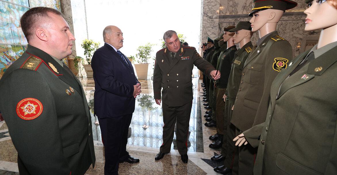 Образцы новой формы для военнослужащих представили Президенту Беларуси 