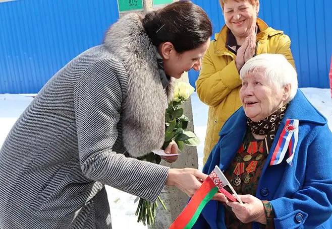 Юбилейную медаль "80 лет Победы" вручили труженице тыла из Могилевской области