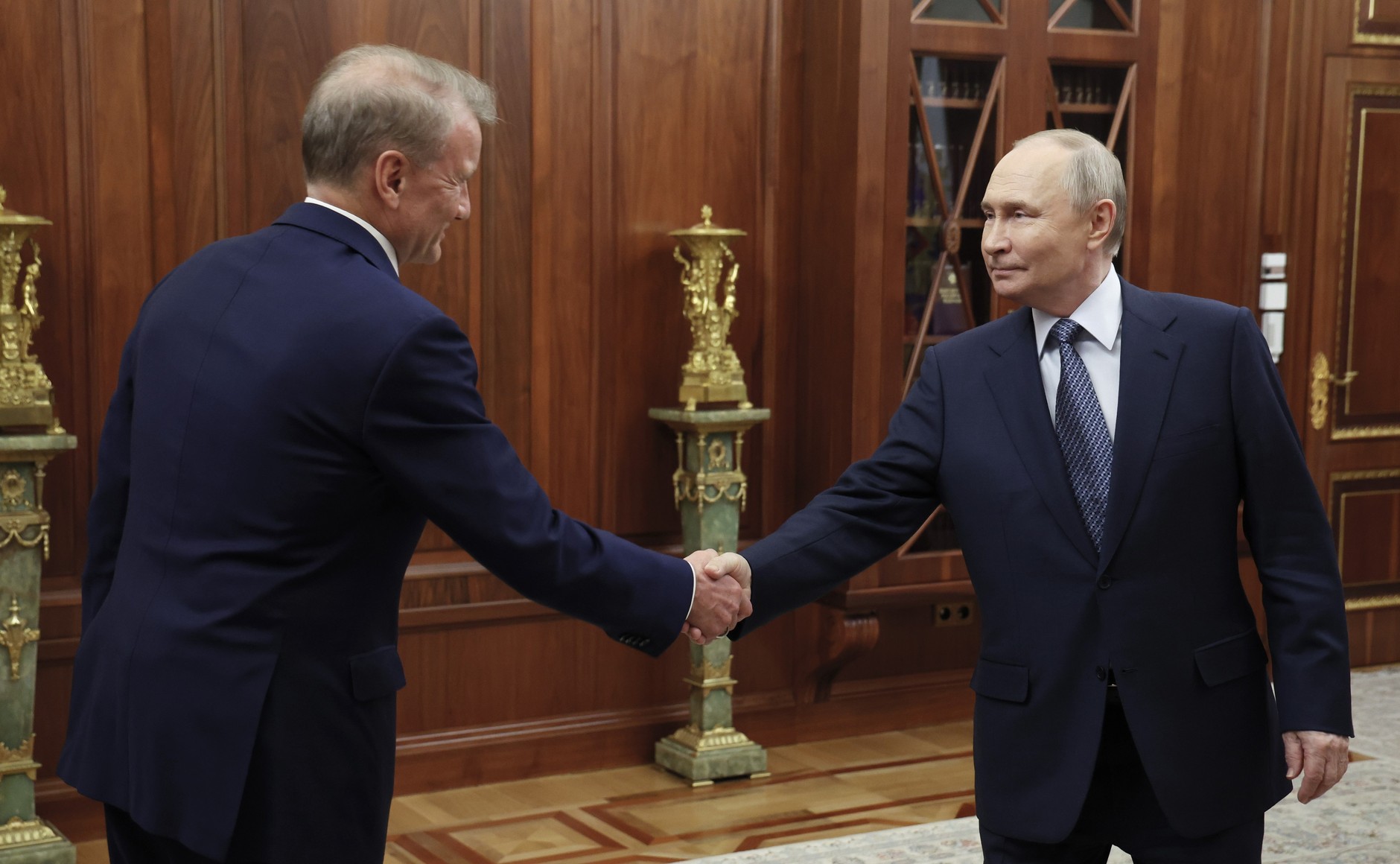 Путин: с помощью "Сбера" Россия смогла двигаться вперед, порой с опережением