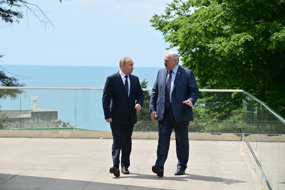 Владимир Путин и Александр Лукашенко после официальной встречи продолжили общение неформально