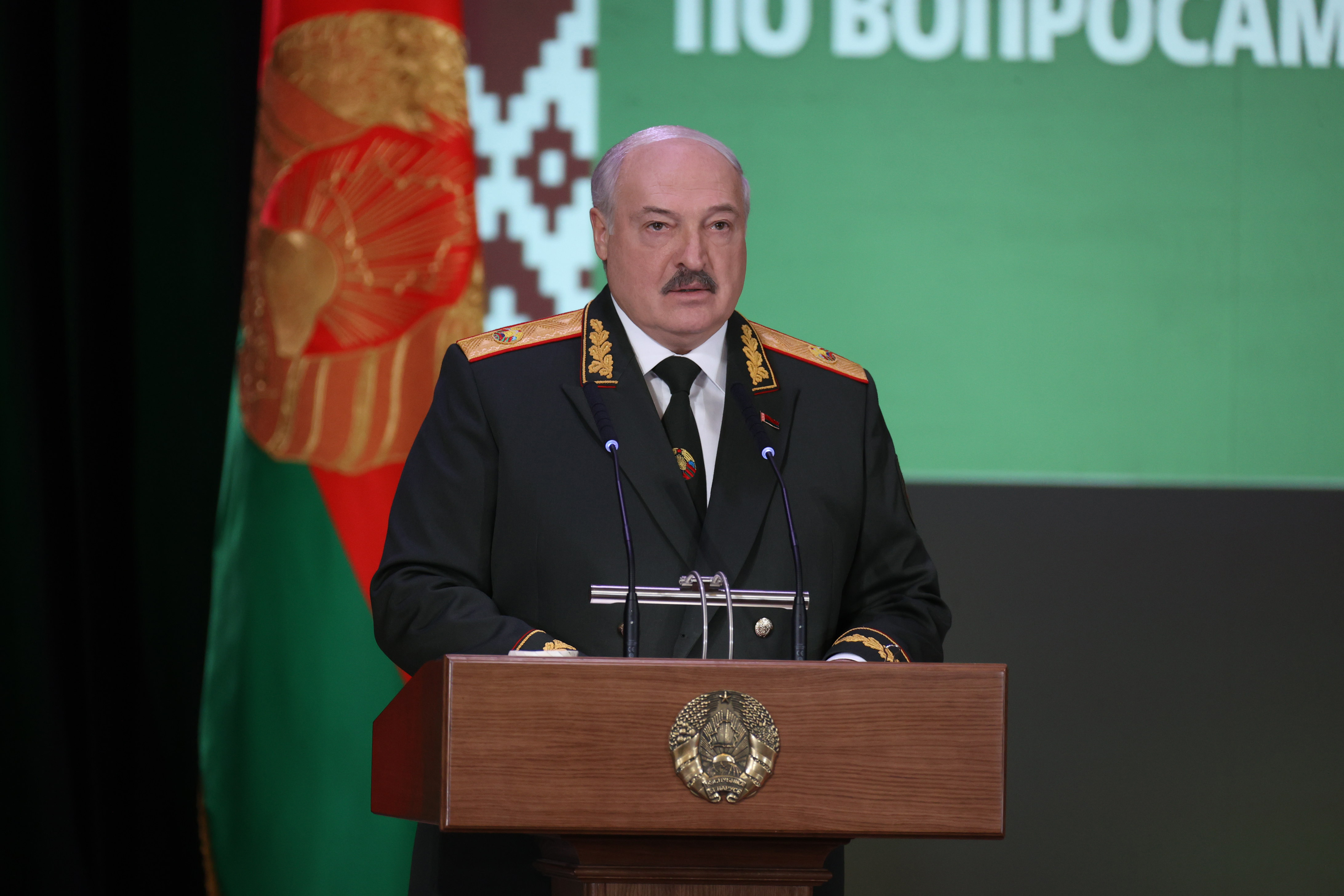 Лукашенко: наши ВС обладают всем необходимым, чтобы отстоять мир в Беларуси