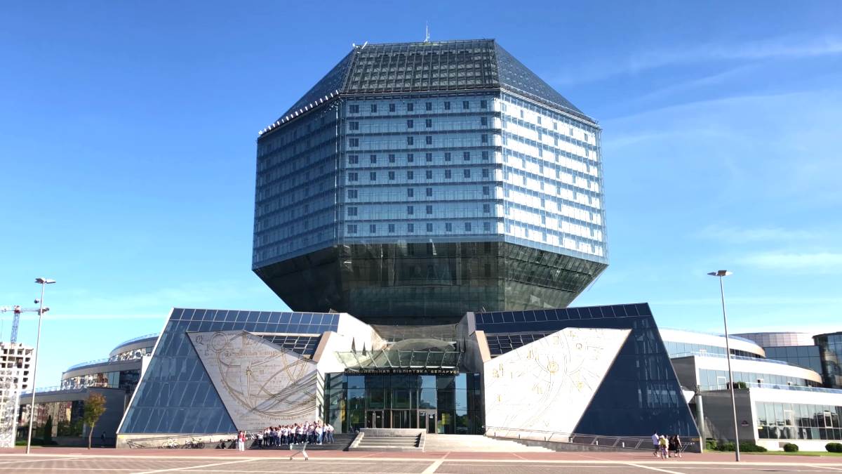 "Учитель, перед именем твоим": в Минске открылась тематическая выставка, посвященная роли педагога в развитии человека и общества