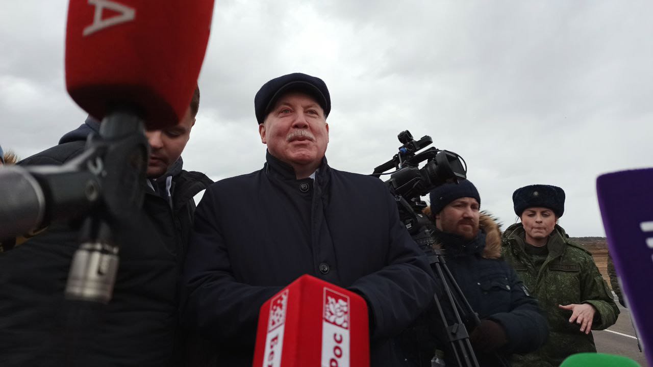 Дмитрий Мезенцев побывал на полях учения "Союзная решимость-2022"