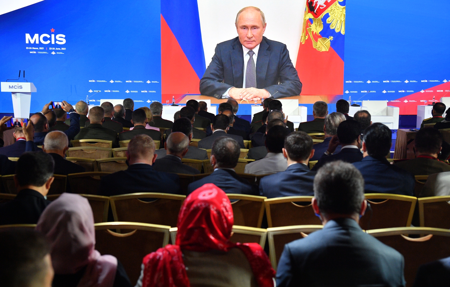 Путин: Россия никогда не забывает об ответственности, которую она несет за безопасность и процветание соседних стран