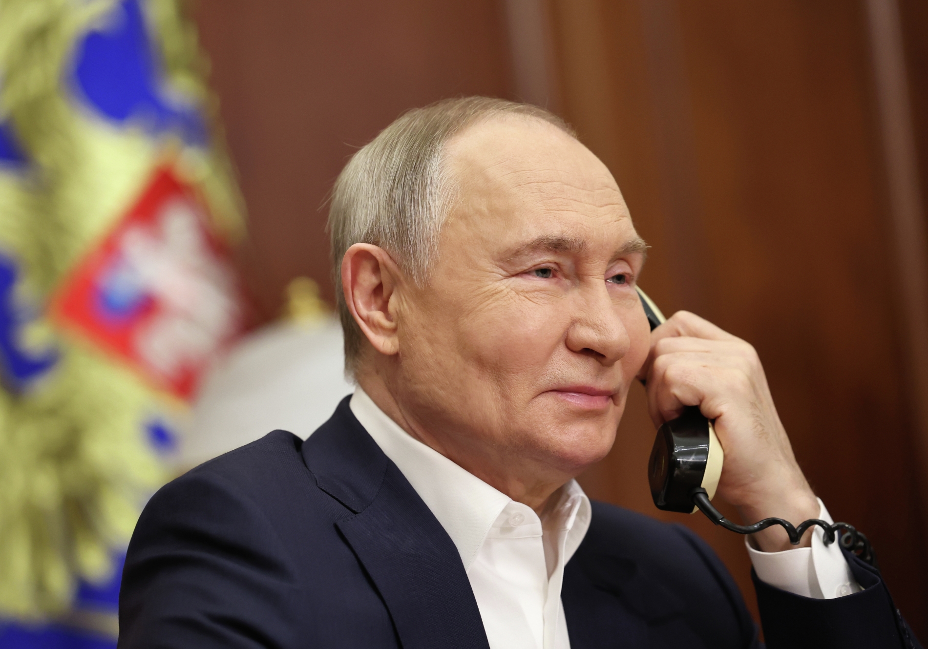 Путин позвонил 5-летнему участнику благотворительной акции “Елка желаний”