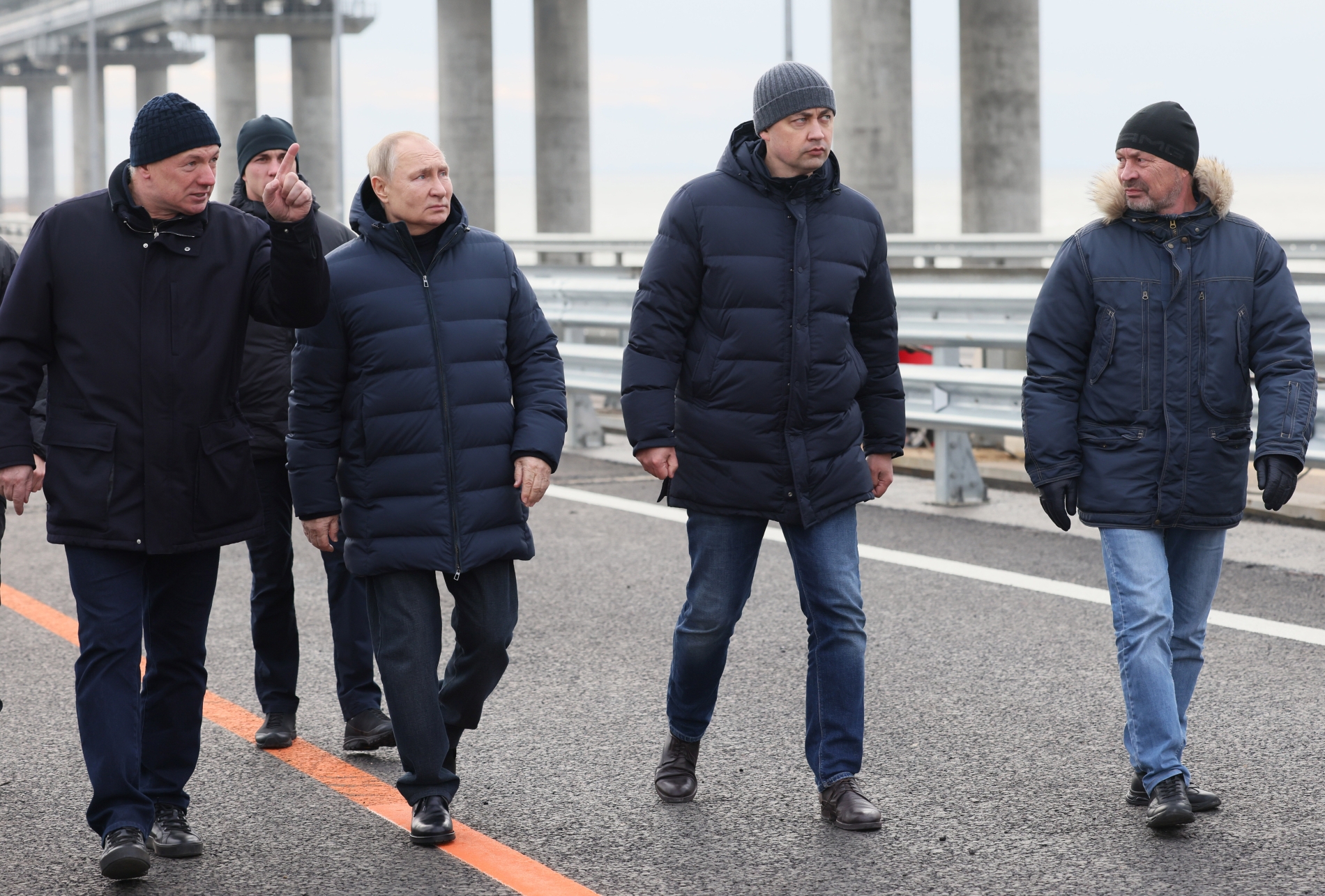 Владимир Путин проехал по автомобильной полосе Крымского моста