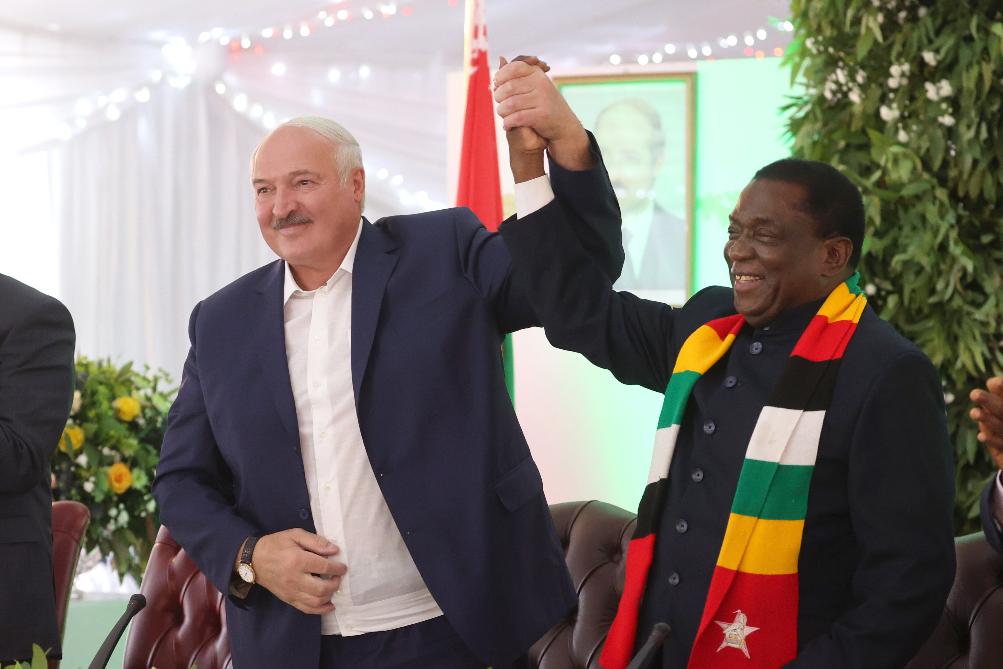 Александр Лукашенко в своем выступлении в Хараре поблагодарил Запад за санкции