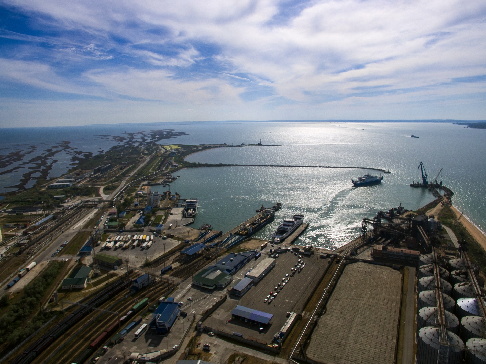 В Краснодарском крае киевский режим атаковал паромное судно в порту "Кавказ"