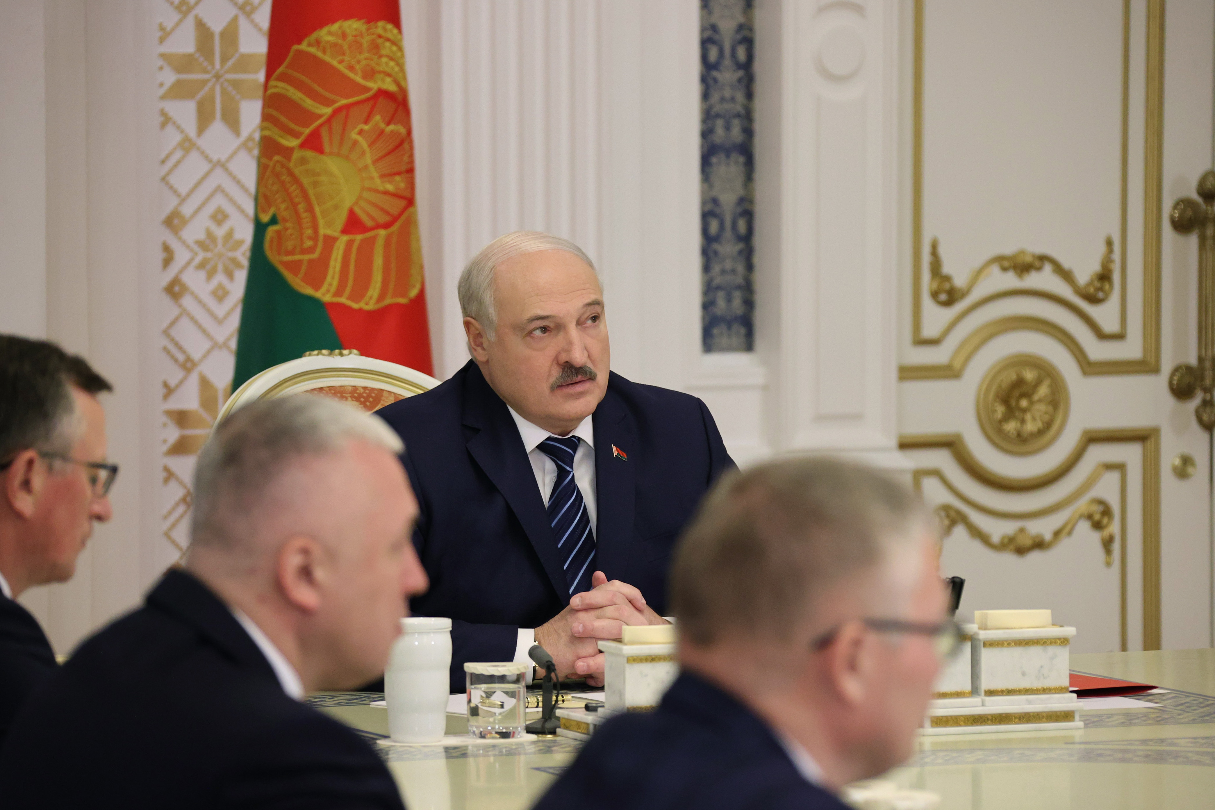 Лукашенко предостерег чиновников от попыток приврать