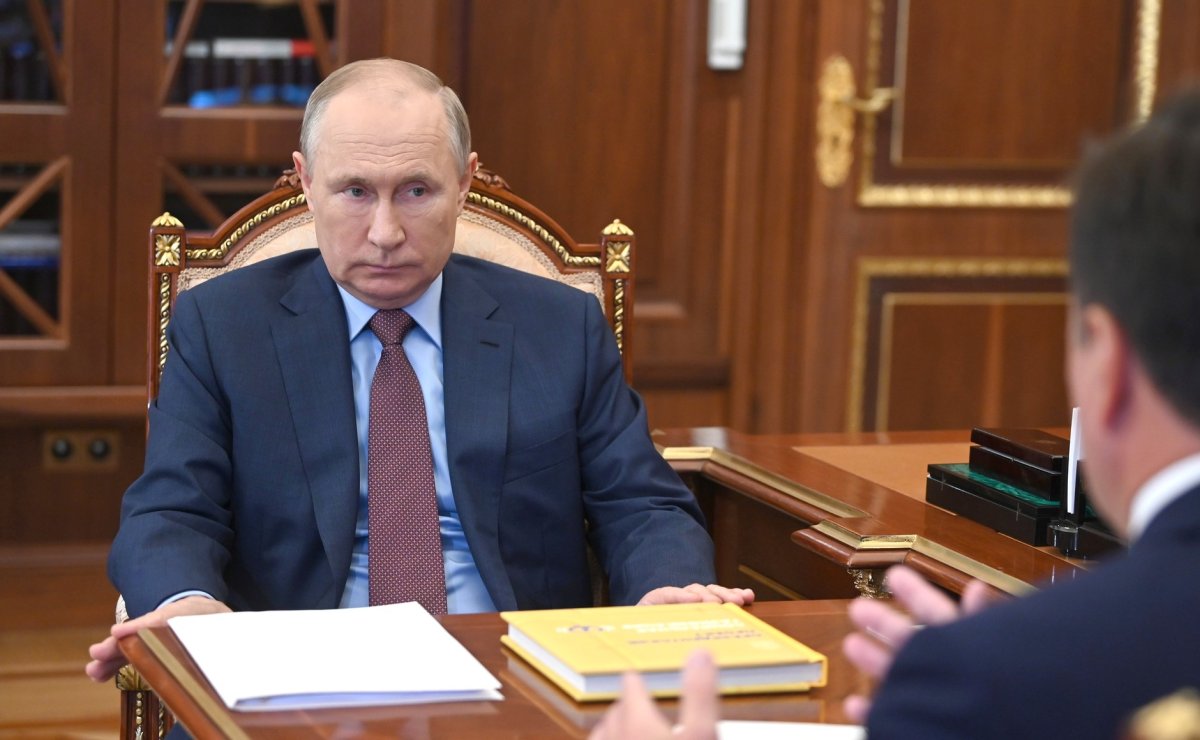 Владимир Путин поручил кабмину представить предложения об эксперименте по углеродному регулированию
