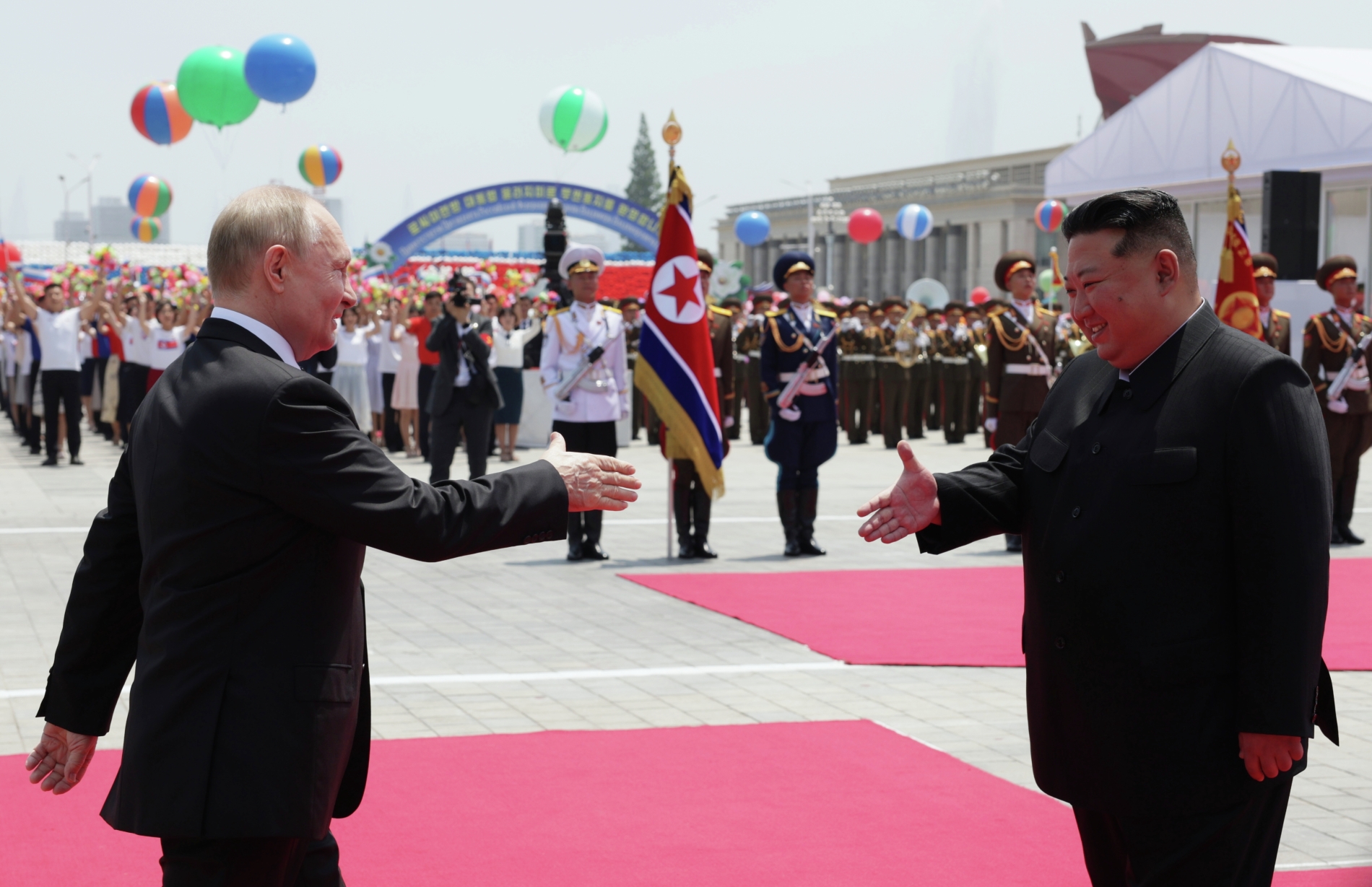 Путин находится с дружественным государственным визитом в Пхеньяне