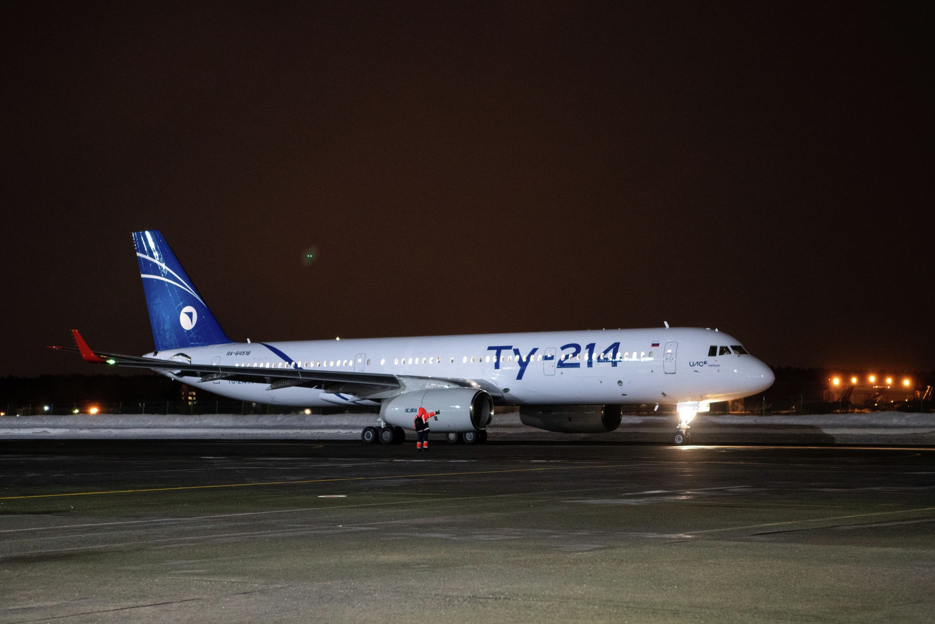 Аэропорт Сочи принял первый пассажирский рейс на Ту-214