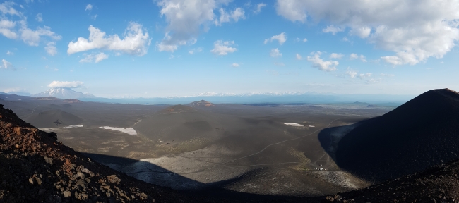 На Курилах вулкан Эбеко выбросил пепел на высоту три километра