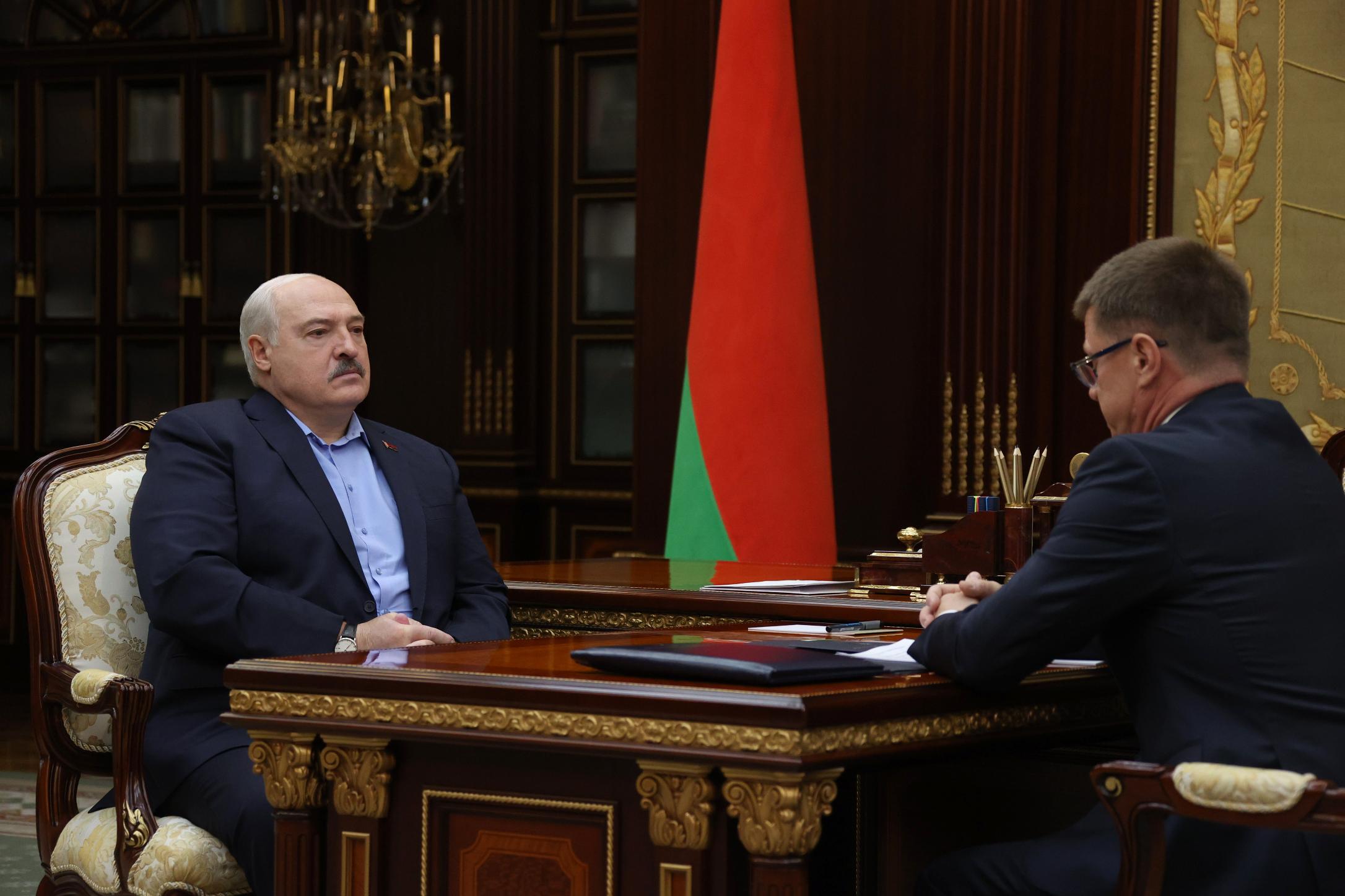 Лукашенко поручил ввести материальные стимулы для работающих пенсионеров