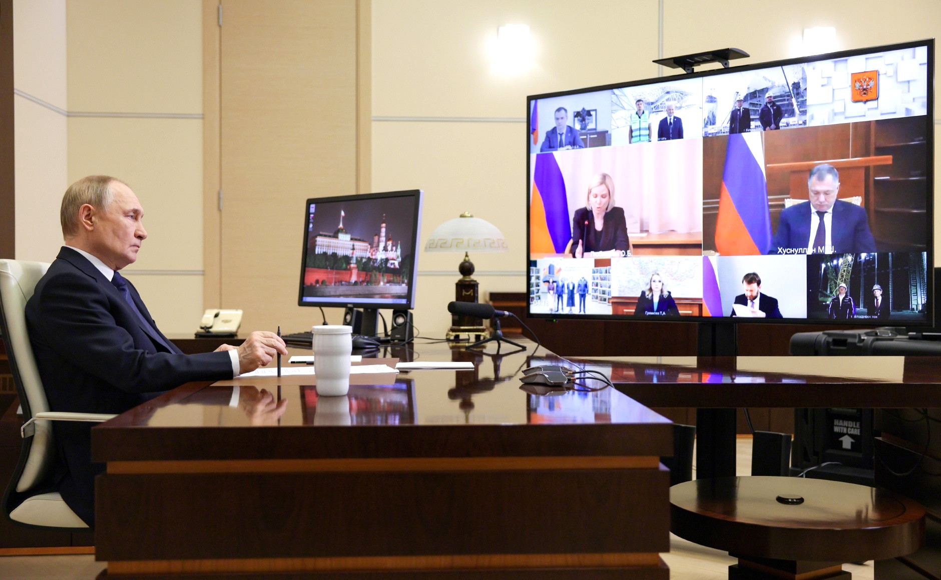 Путин провел совещание по культурно-образовательным и музейным комплексам