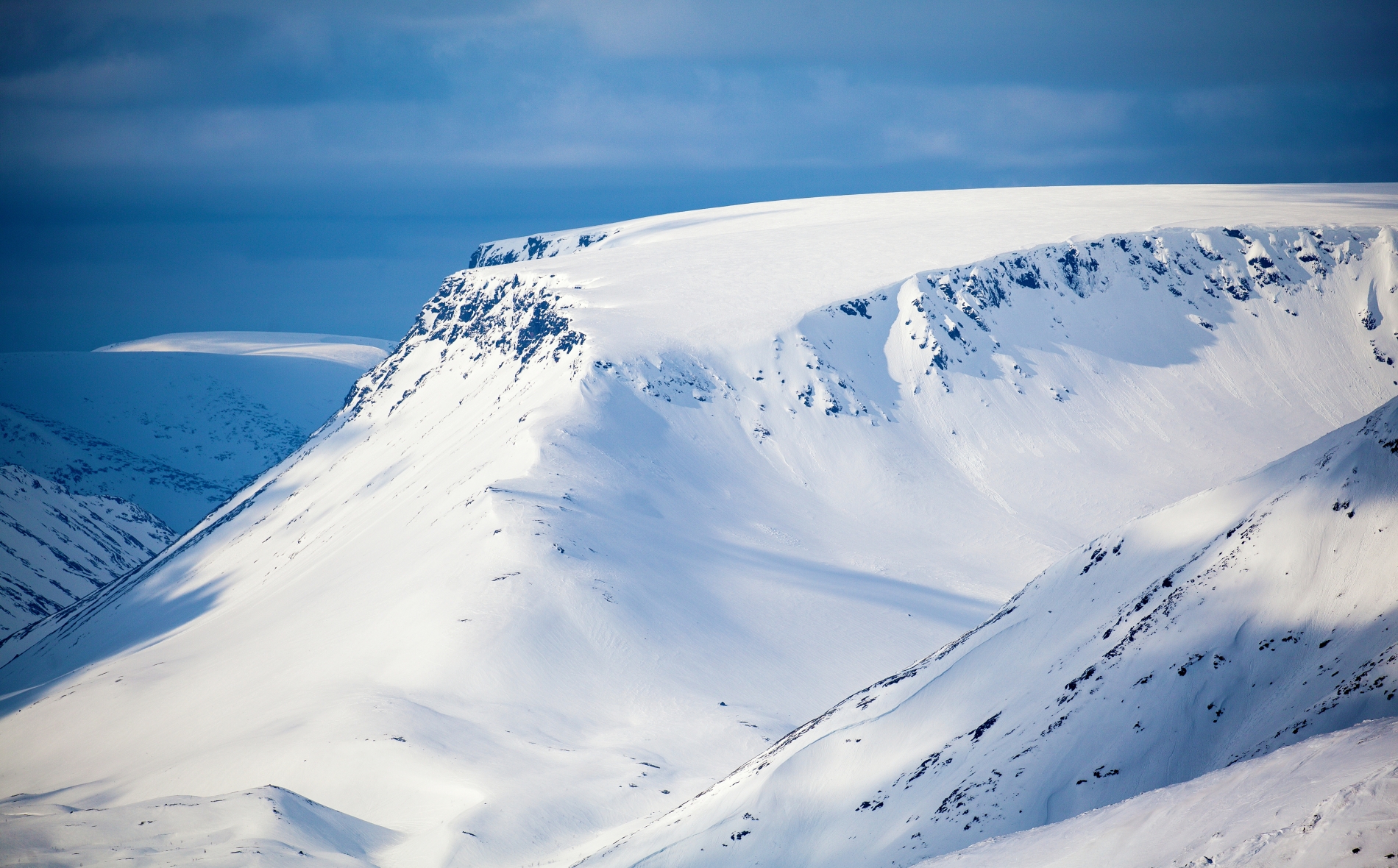 В горах Мурманской области из-за сильных осадков прогнозируют сход лавин