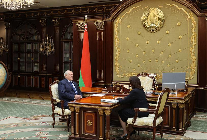 В сессионный период белорусские сенаторы провели свыше 200 прямых линий, рассмотрели около шести тысяч обращений