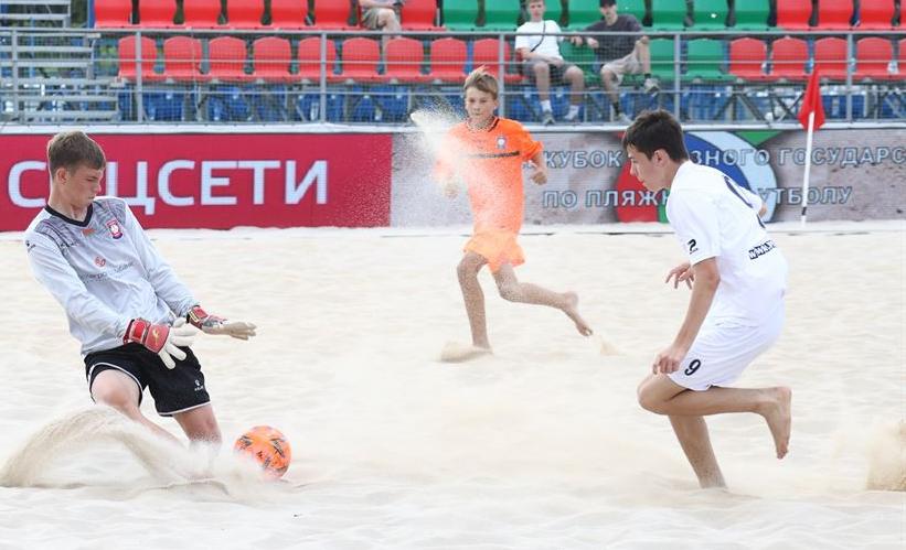 В Минске стартовал открытый Суперкубок Союзного государства по пляжному футболу