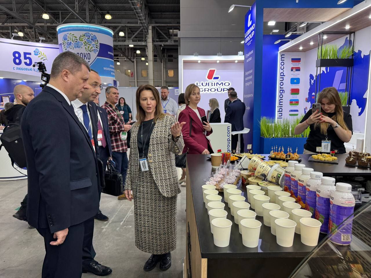 Посол Беларуси в России Юрий Селиверстов совместно с заместителем Министра сельского хозяйства и продовольствия Александром Яковчицом принял участие в открытии "ПРОДЭКСПО – 2026"