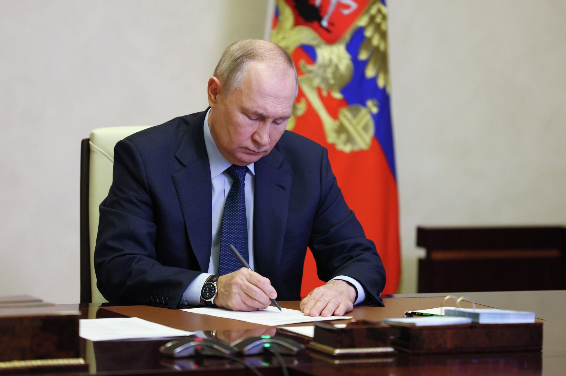 Путин распорядился подписать договор об объединенном энергорынке с Беларусью