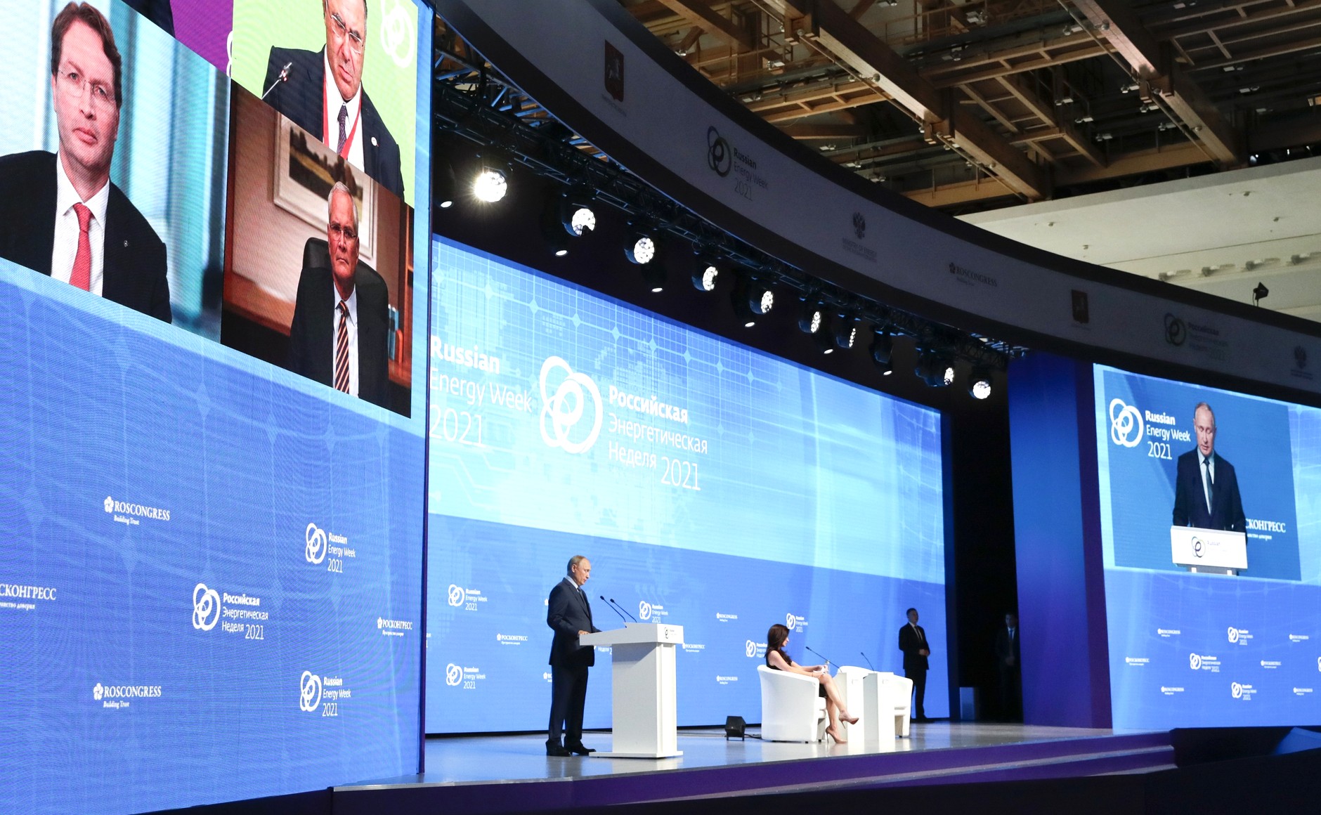 Владимир Путин пошутил, что в случае всплесков цен на топливо "голландцы будут ездить на коньках"