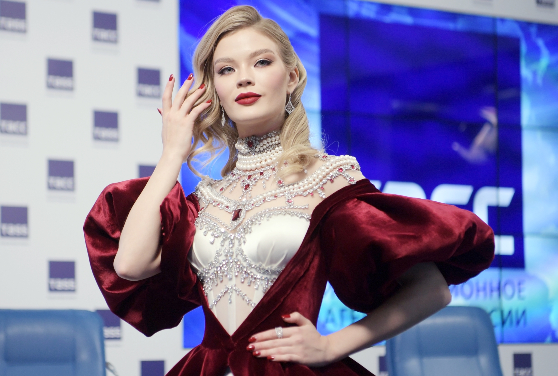  Россиянка Анна Линникова стала финалисткой международного конкурса красоты "Мисс Вселенная"