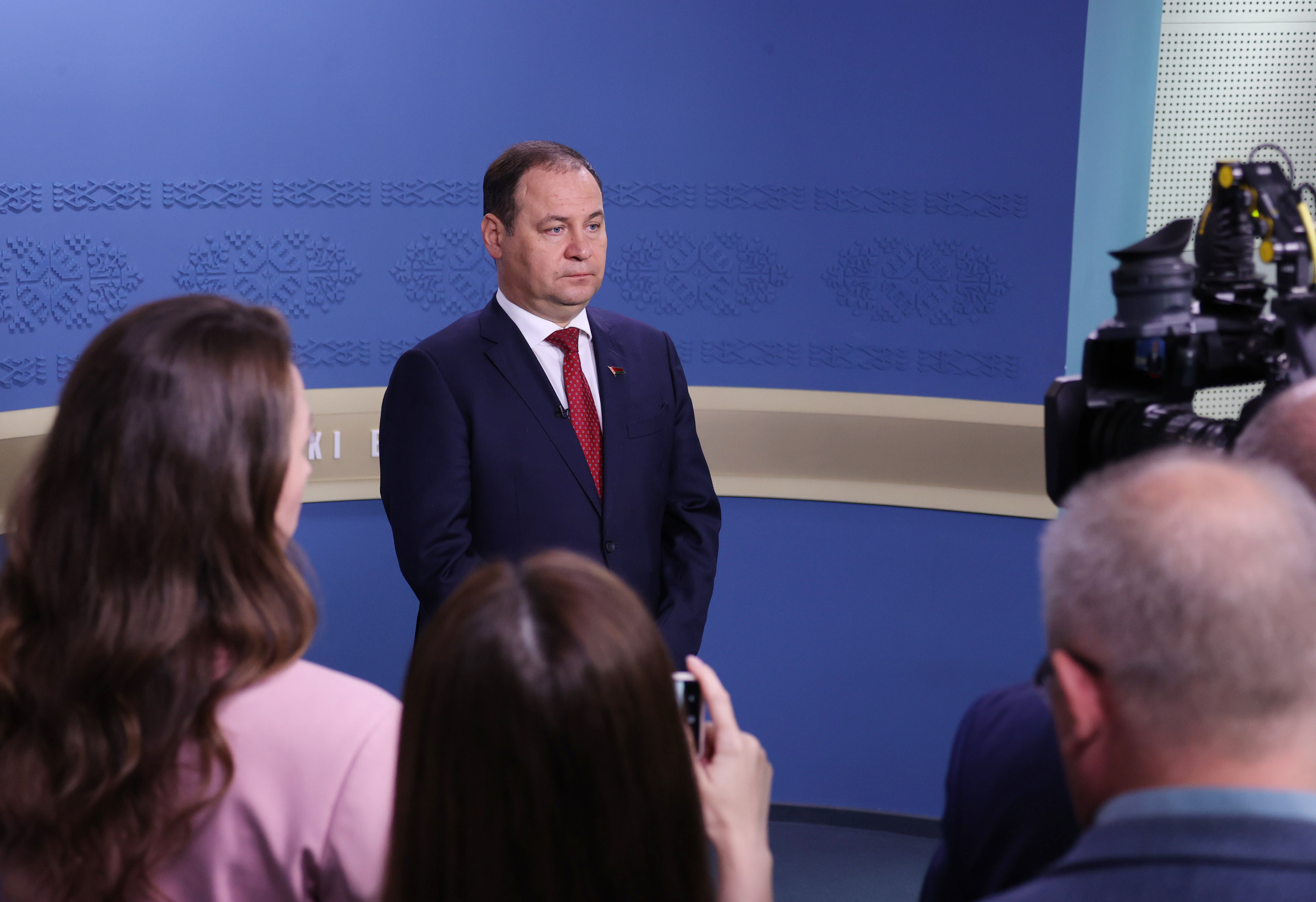 Роман Головченко о мировой политике: уже даже не черные лебеди вылетают, а черные киты выплывают из морей