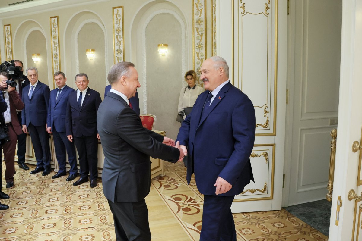 Лукашенко: ценю, как и все белорусы, наши добрые теплые отношения с Петербургом