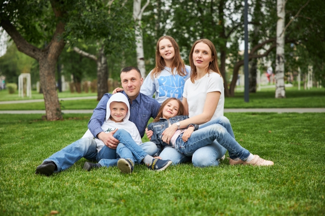 В России утвердили единый образец удостоверения многодетной семьи