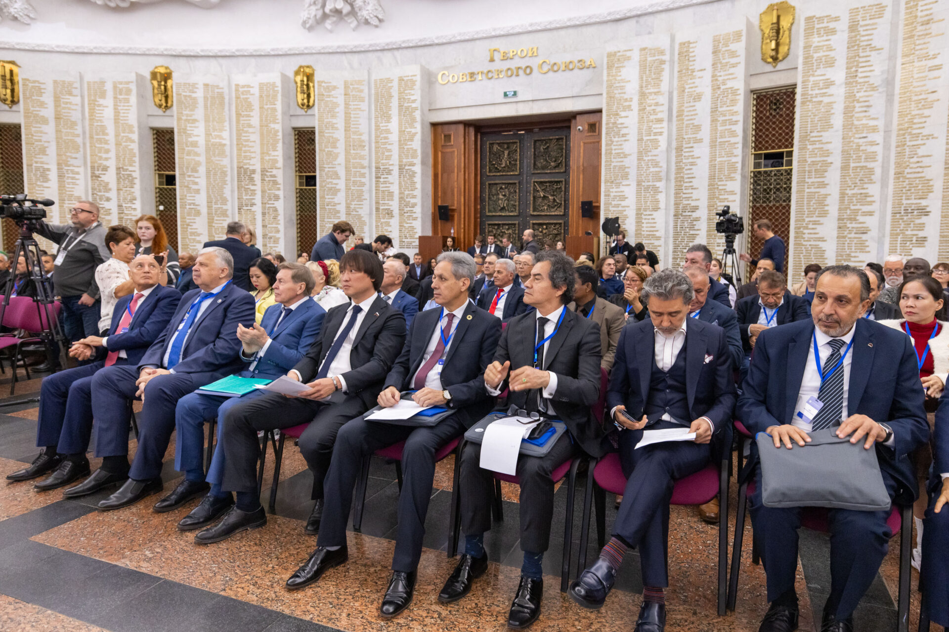 В Москве проходит Международный форум представителей ассоциаций выпускников