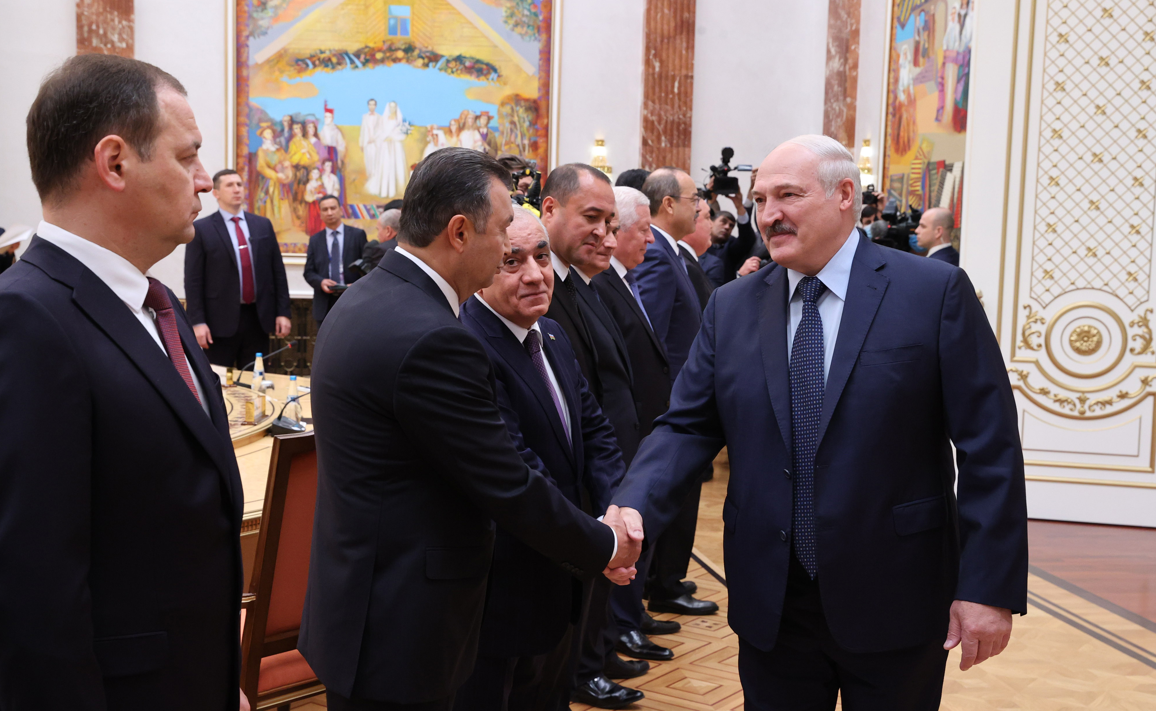 Лукашенко: У нас нет проблем с вакцинацией населения благодаря России 