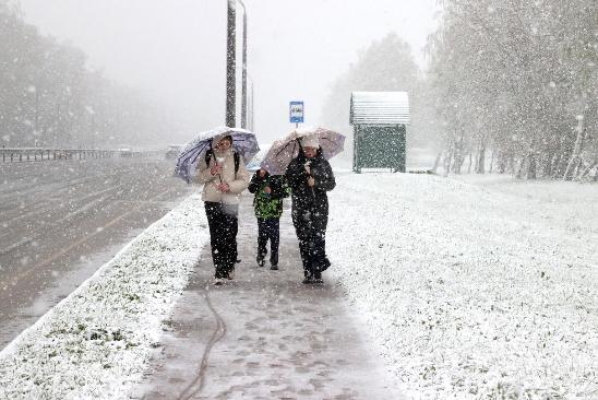 Зима ворвалась в белорусский апрель, заснежила центральные области Европейской России
