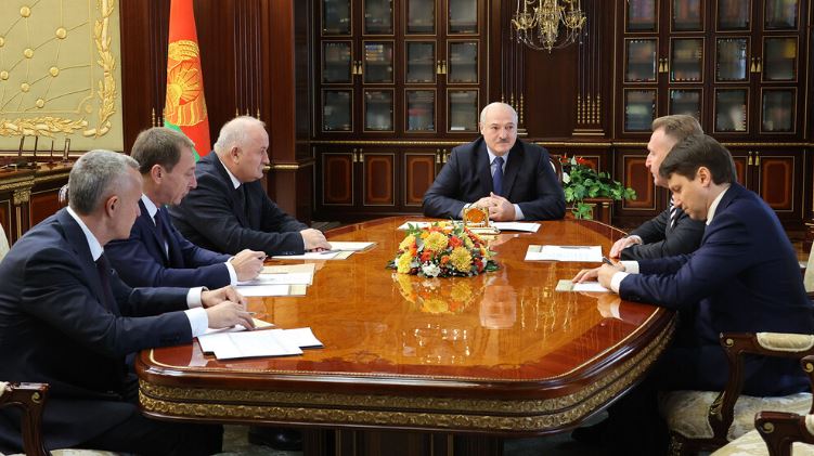 Александр Лукашенко провел встречу с Игорем Шуваловым 