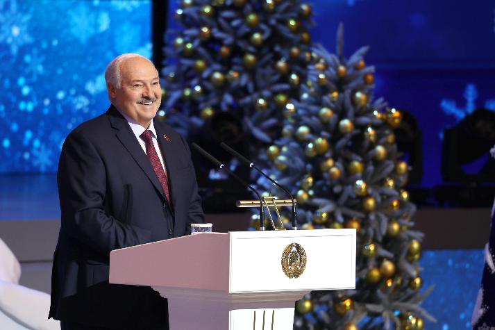 Лукашенко - детям: без всяких нотаций - учитесь 