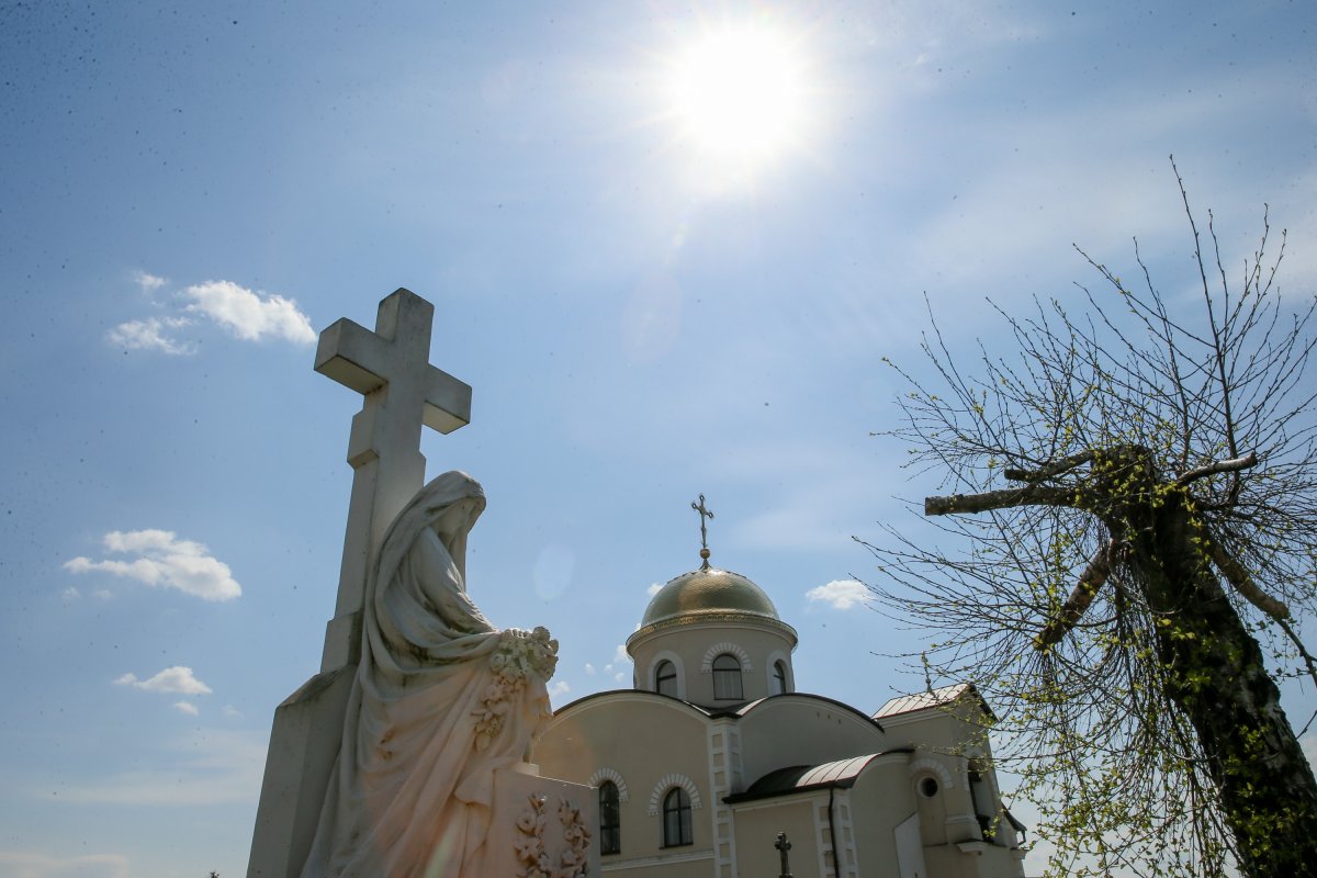Православные отмечают Радоницу 