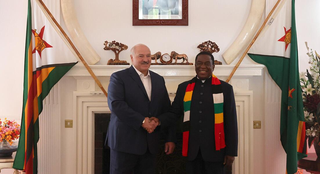 Президенты Беларуси и Зимбабве Александр Лукашенко и Эммерсон Мнангагва проводят переговоры