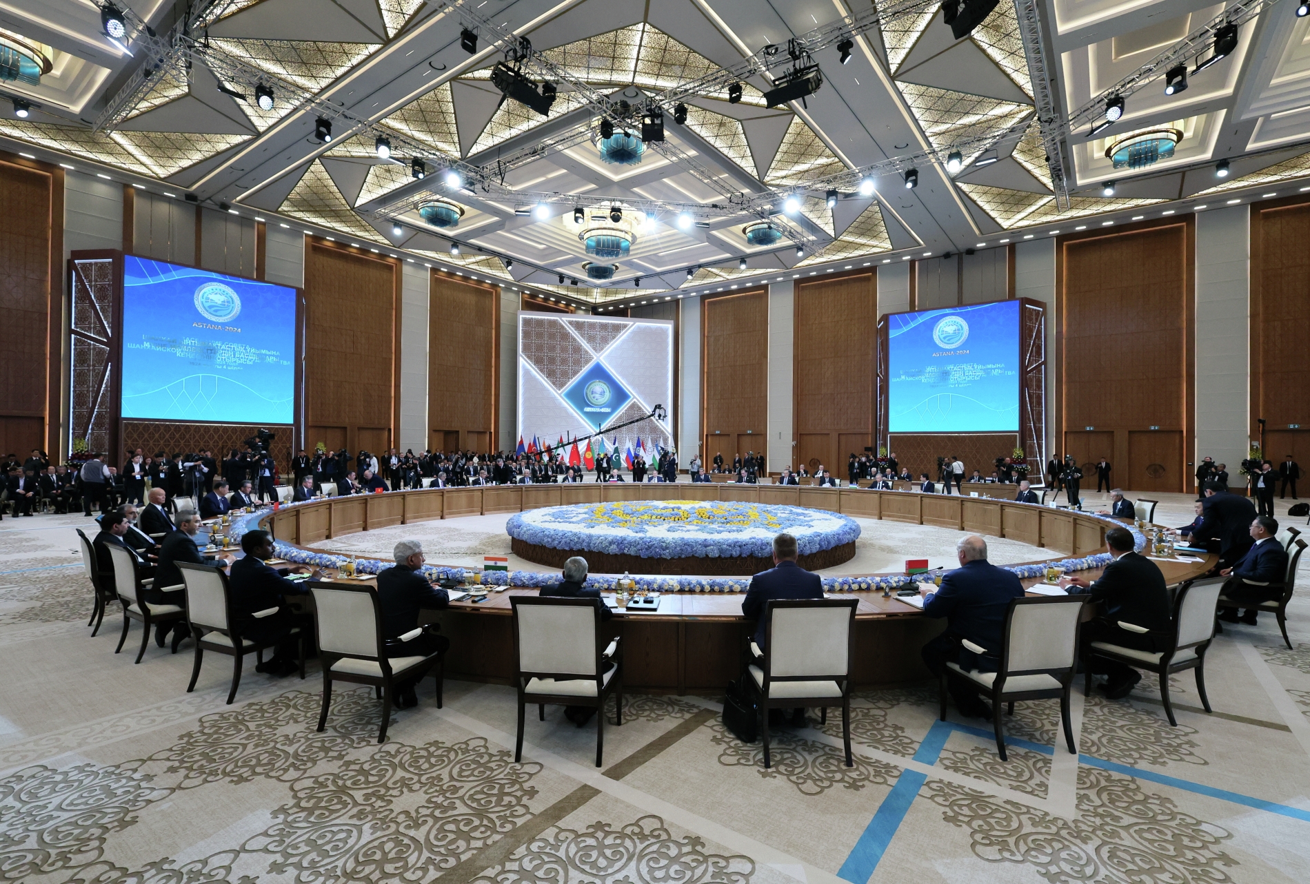 Путин и Лукашенко участвуют в заседании Совета глав государств-членов ШОС