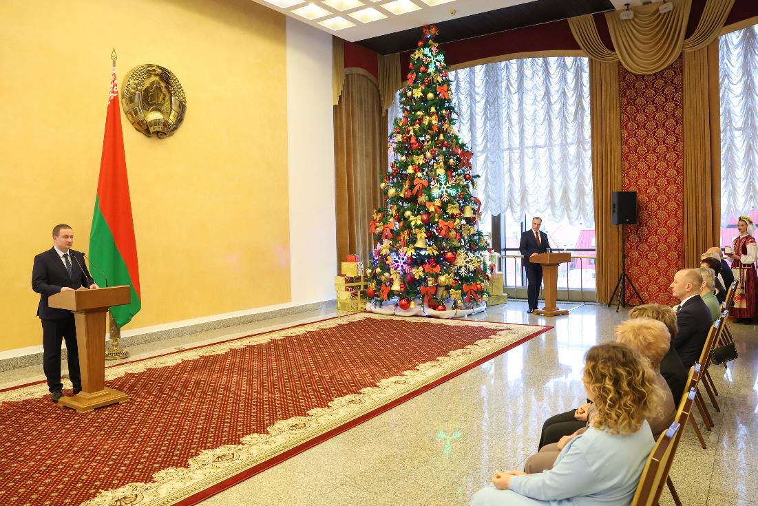 Трудовые достижения Беларуси: премьер-министр вручил госнаграды