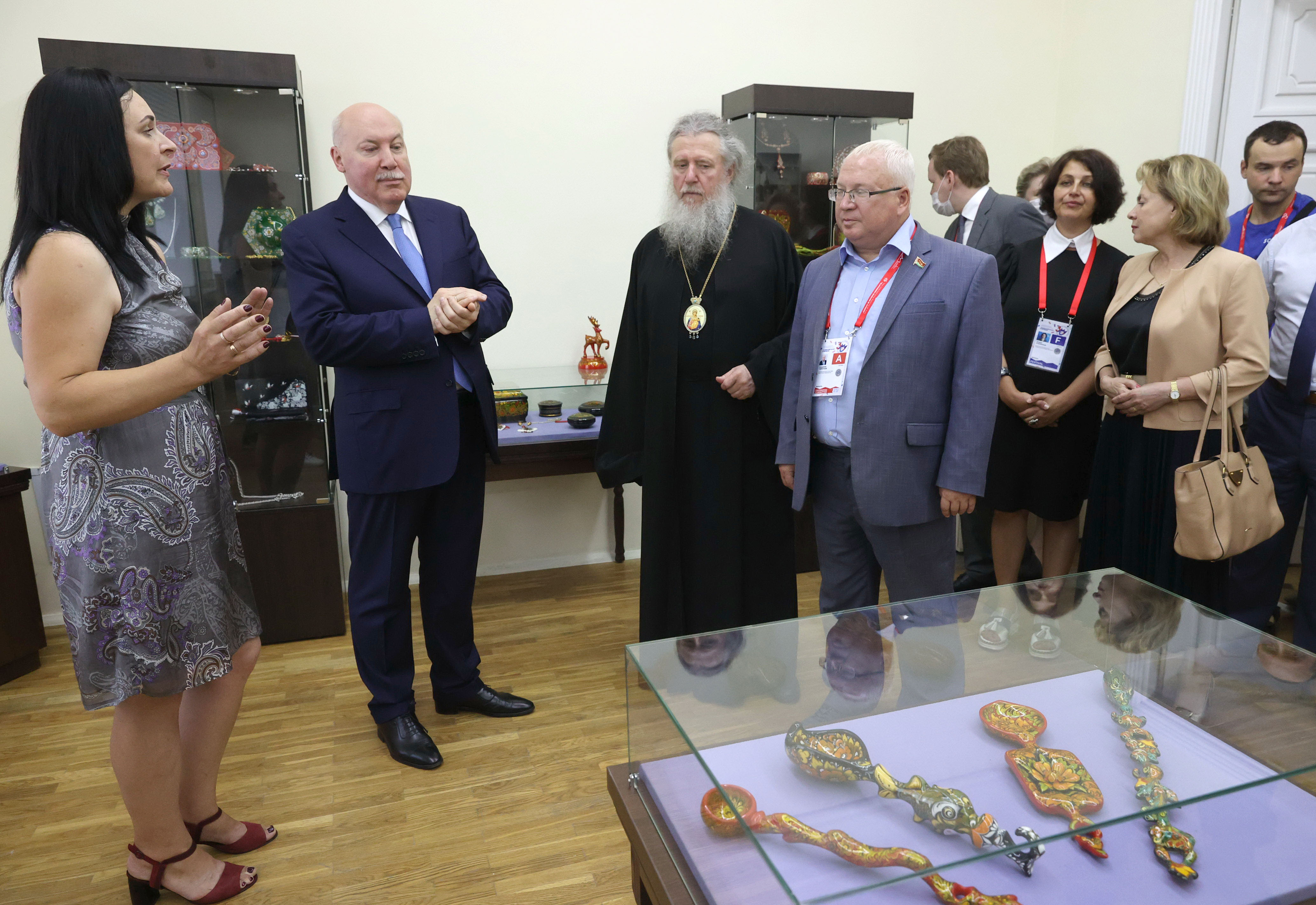 Вышито золотом