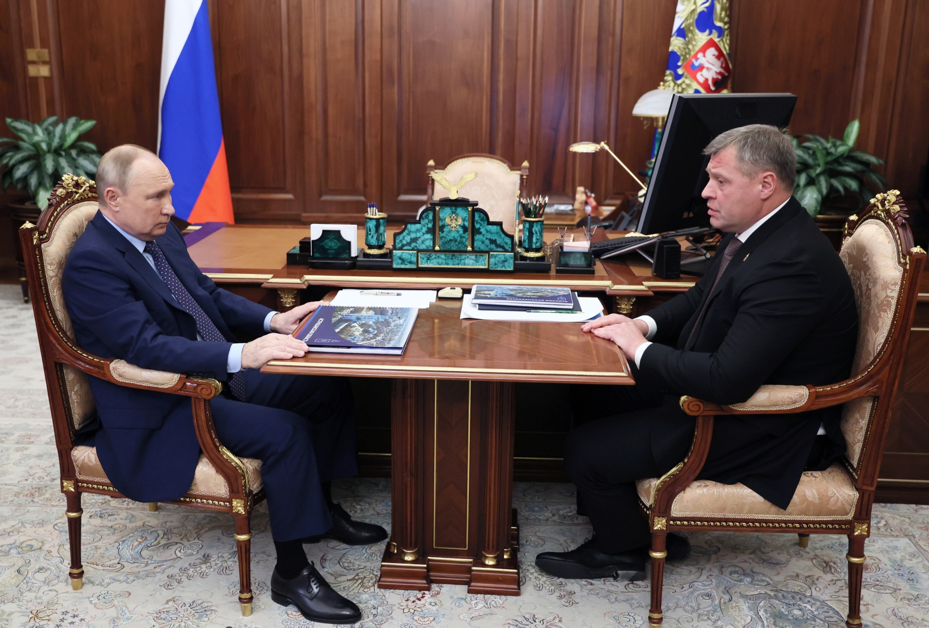 Владимир Путин поддержал идею присвоить Астрахани звание "Город трудовой доблести"