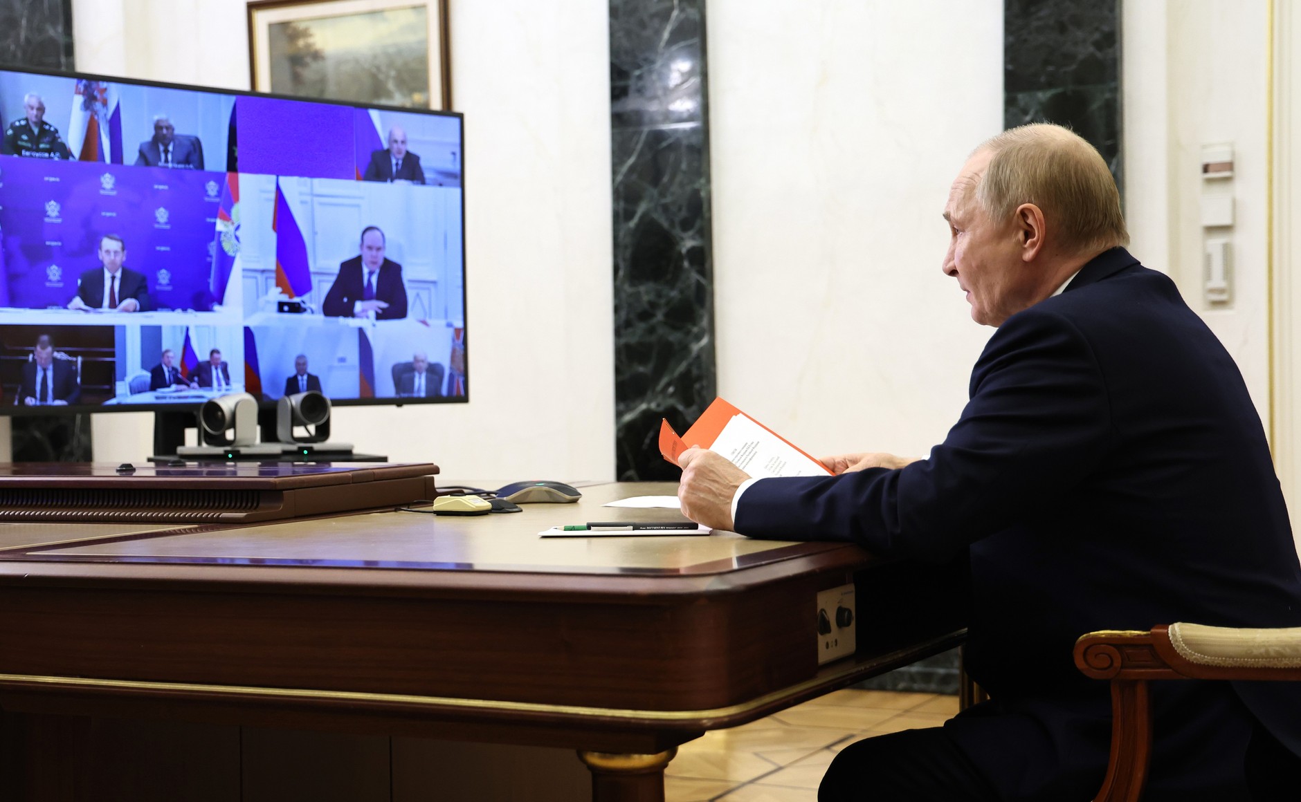 Путин обсудил с Совбезом РФ повышение информационной безопасности