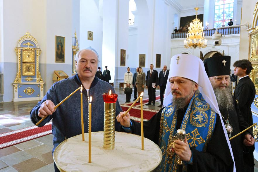 Лукашенко рассчитывает на помощь церкви в возрождении традиций толоки
