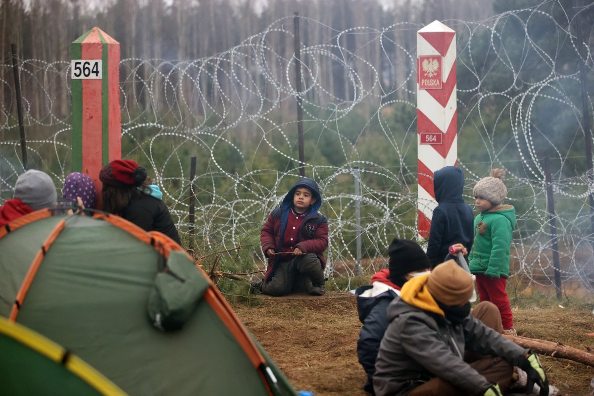 Польша определилась с датой старта строительства стены на границе с Беларусью