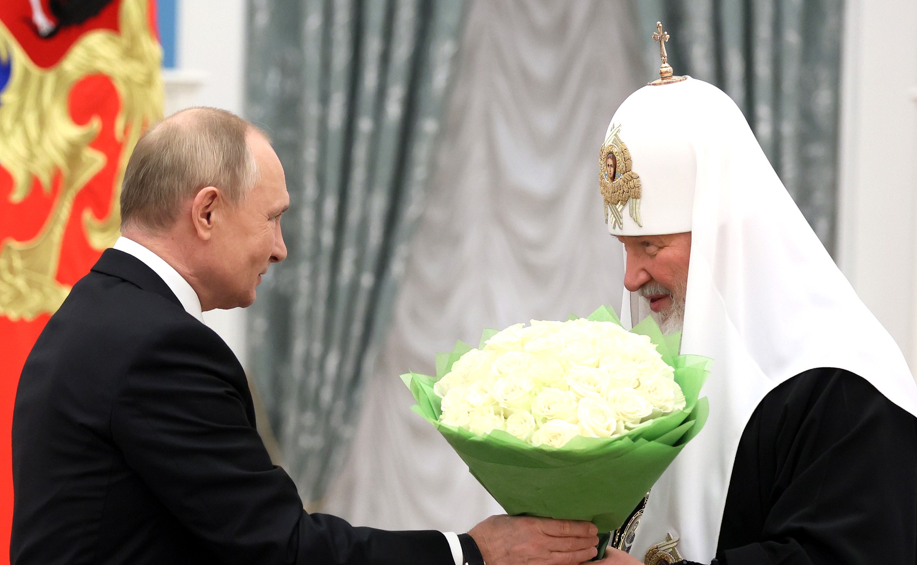 Владимир Путин наградил патриарха Кирилла орденом Святого апостола Андрея Первозванного