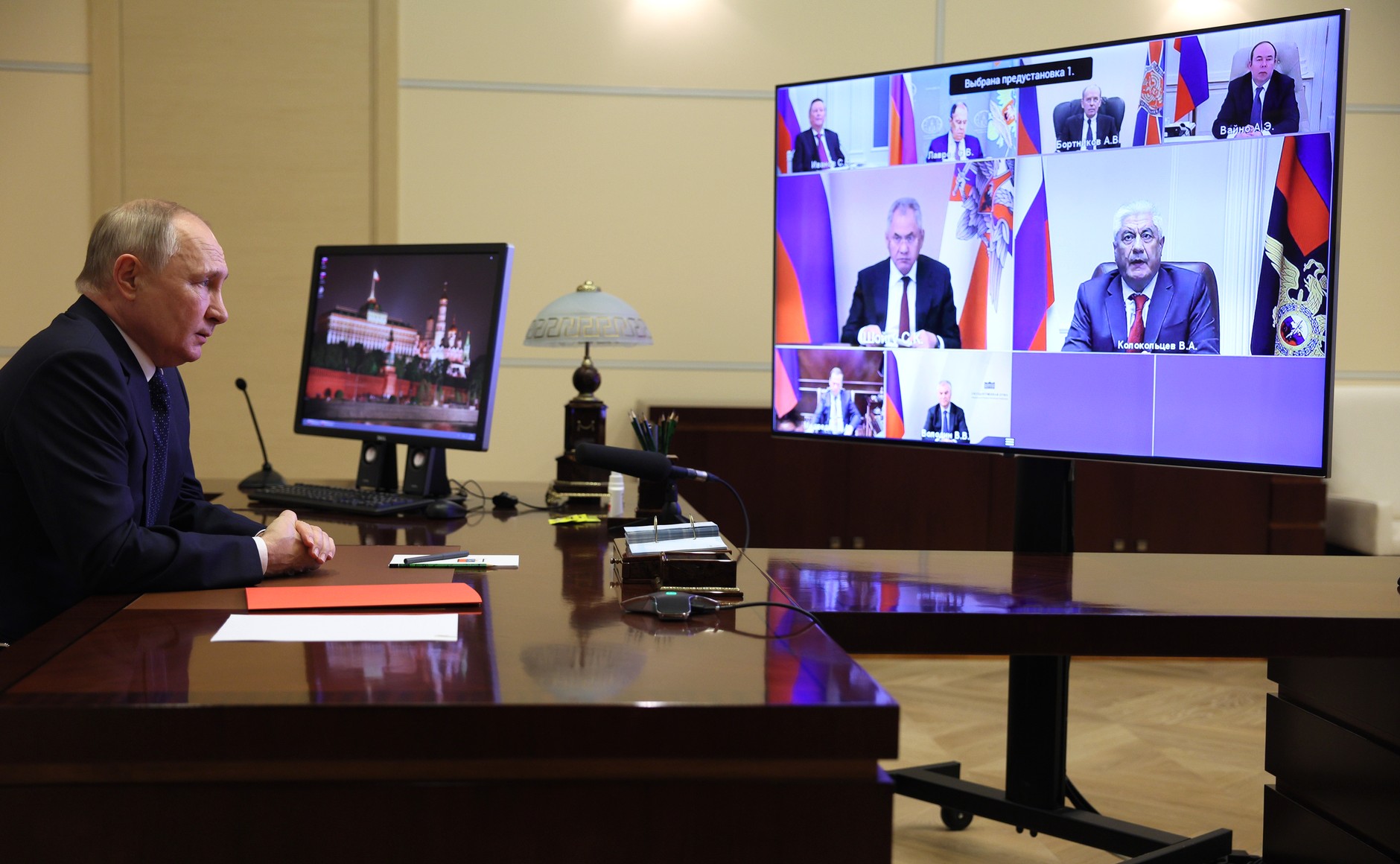 Владимир Путин обсудил с Совбезом РФ исполнение решений по итогам крупных международных мероприятий 